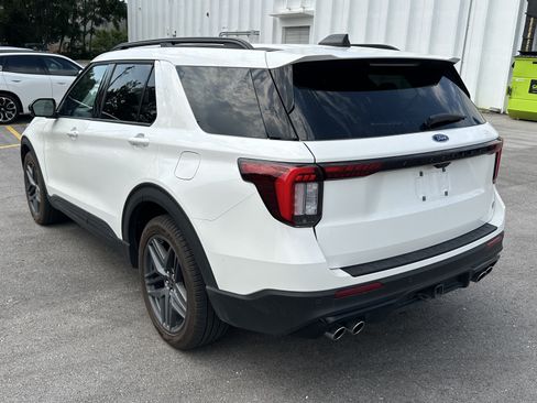 Used 2025 Ford Explorer ST AWD/4WD image 8