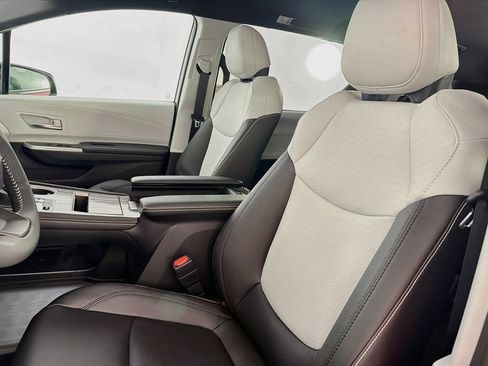 New 2026 Toyota Sienna XSE FWD image 32