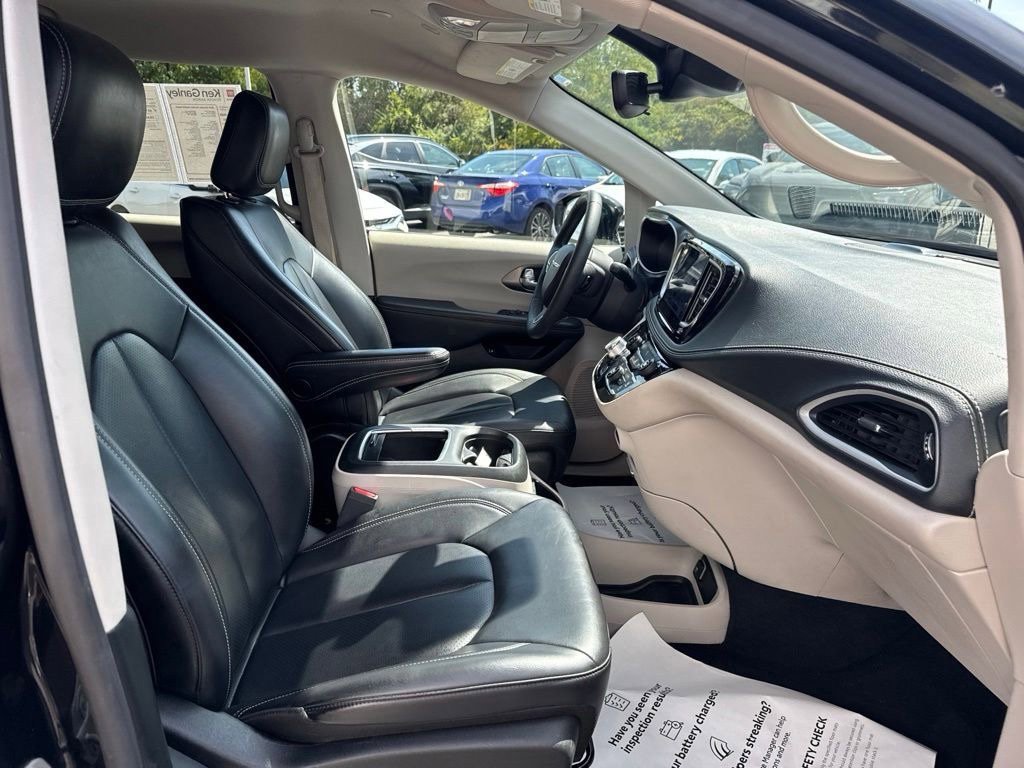 Used 2024 Chrysler Pacifica Limited FWD image 25