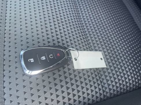 Used 2025 Chevrolet Trax LT FWD image 29