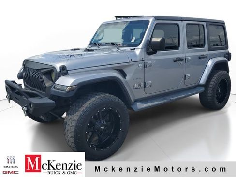 Used 2020 Jeep Wrangler Unlimited Sahara AWD/4WD image 2
