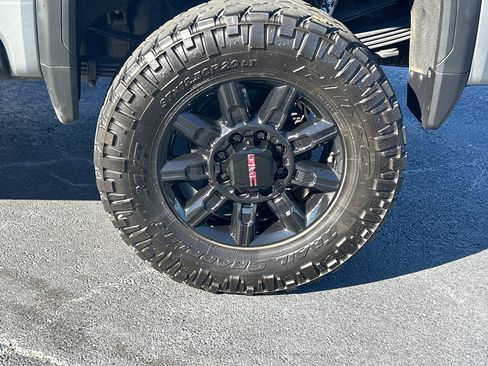 Used 2024 GMC Sierra 2500 AT4 w/ AT4 Premium Plus Package image 38