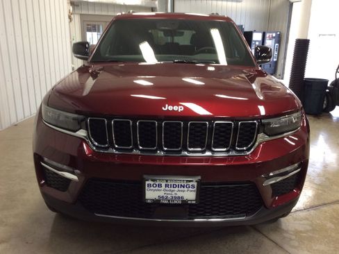 New 2025 Jeep Grand Cherokee Limited image 9