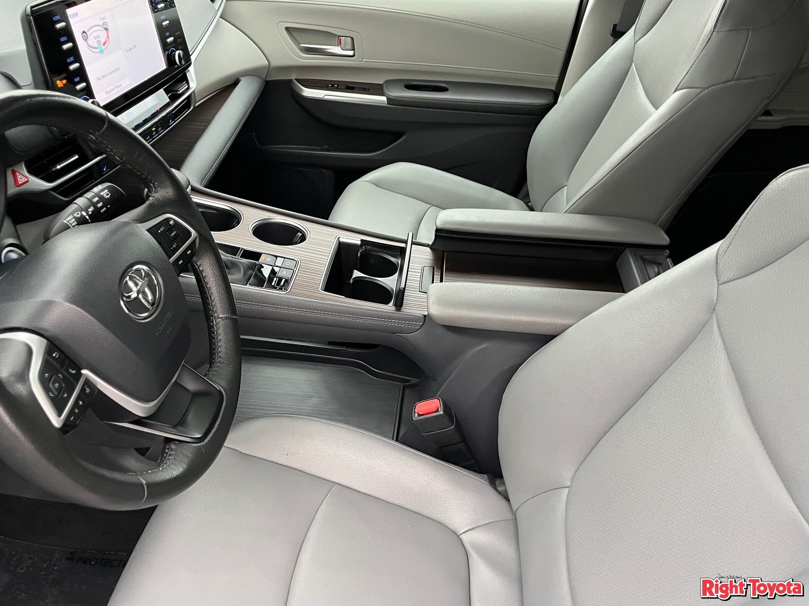 Certified 2024 Toyota Sienna XLE FWD image 21