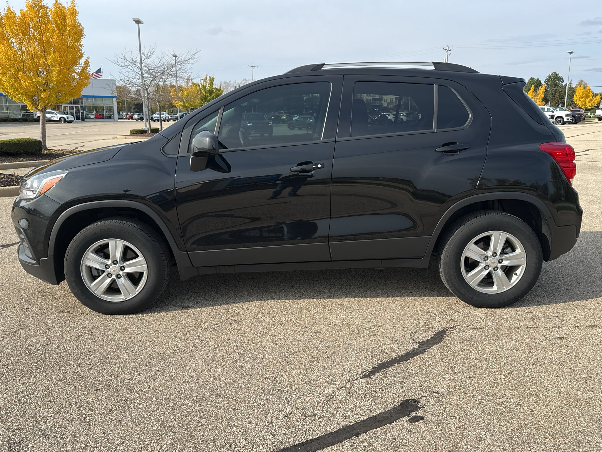 Used 2021 Chevrolet Trax LT w/ Premium Seat Package AWD/4WD image 2