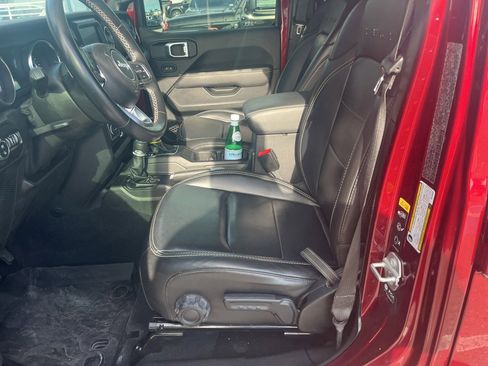 Used 2021 Jeep Gladiator Overland image 12