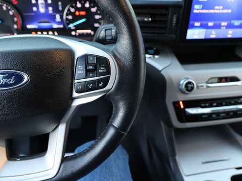 Used 2023 Ford Explorer XLT image 18