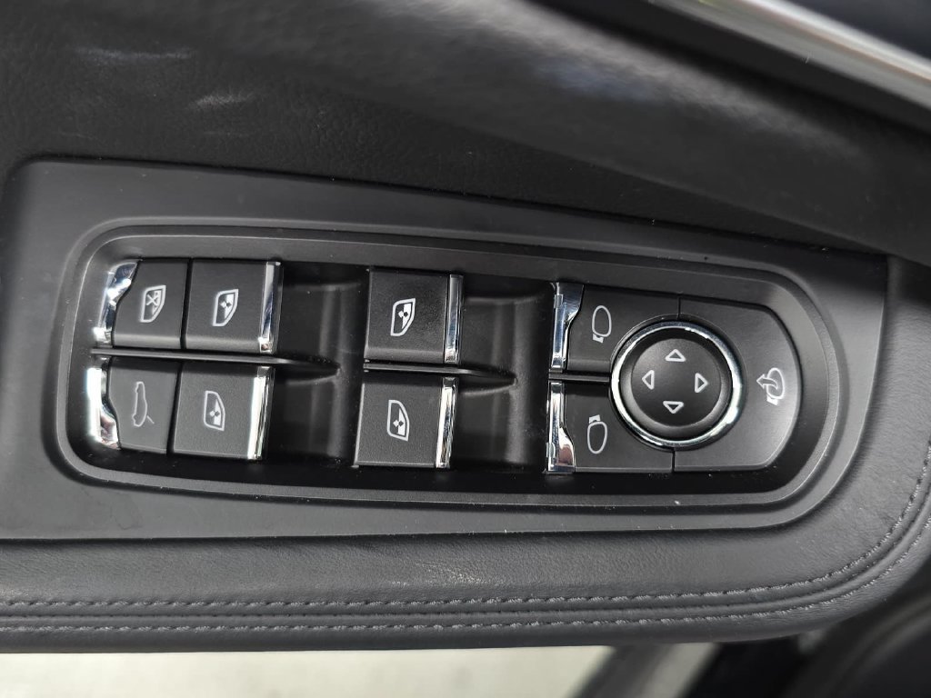 Certified 2026 Porsche Macan AWD/4WD image 24
