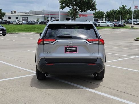 Used 2025 Toyota RAV4 LE AWD/4WD image 7