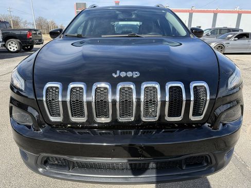 Used 2018 Jeep Cherokee Latitude Plus image 2