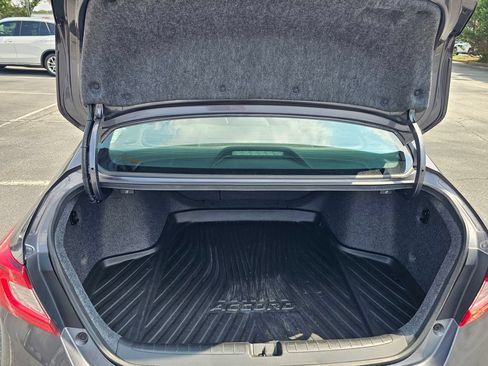 Used 2018 Honda Accord Touring image 25