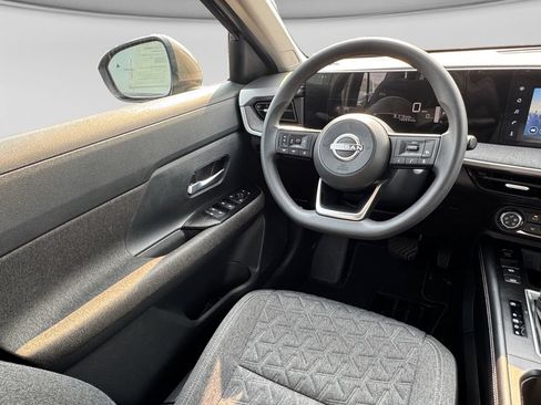 Used 2025 Nissan Kicks SV AWD/4WD image 21