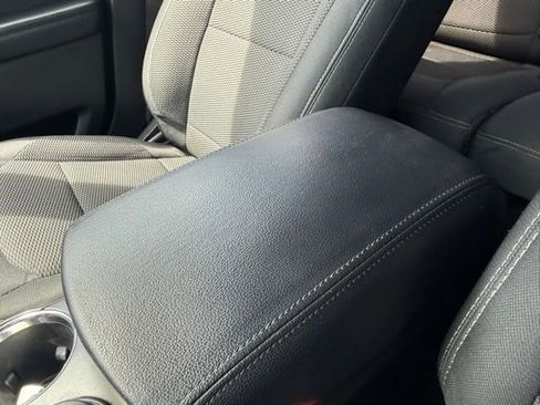 Used 2019 Ford Explorer XLT image 31