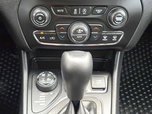 Used 2019 Jeep Cherokee Trailhawk w/ Comfort/Convenience Group image 20