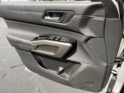 Used 2025 Nissan Pathfinder Platinum w/ Cargo Package AWD/4WD image 15