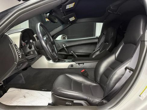 Used 2005 Chevrolet Corvette Coupe w/ Preferred Equipment Group RWD image 21