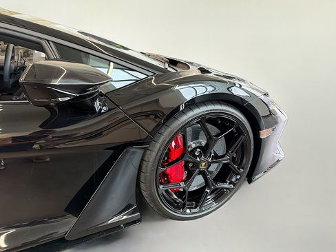 Used 2024 Lamborghini Revuelto image 40