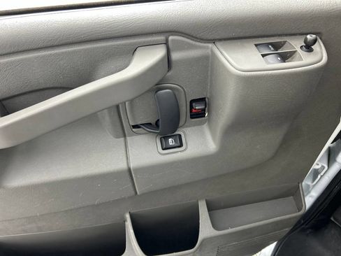 Used 2025 Chevrolet Express 2500 LT w/ LT Preferred Equipment Group RWD image 9