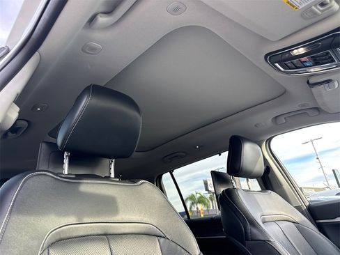 Used 2023 Jeep Grand Cherokee L Limited w/ Luxury Tech Group II image 5