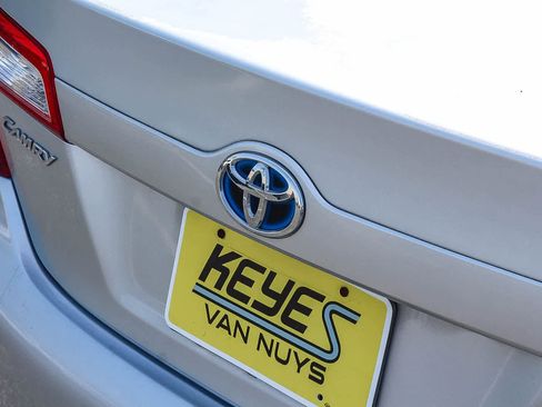 Used 2012 Toyota Camry LE image 9
