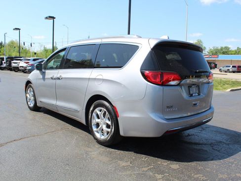 Used 2019 Chrysler Pacifica Limited image 7