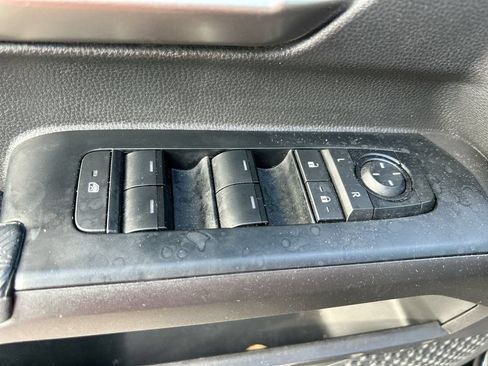 Certified 2025 Toyota Tacoma TRD Off-Road AWD/4WD image 13