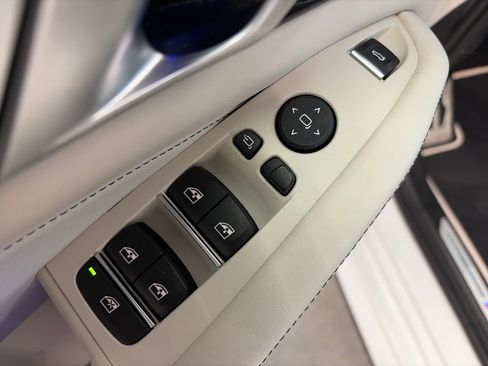 Used 2022 BMW X5 xDrive40i w/ M Sport Package AWD/4WD image 19