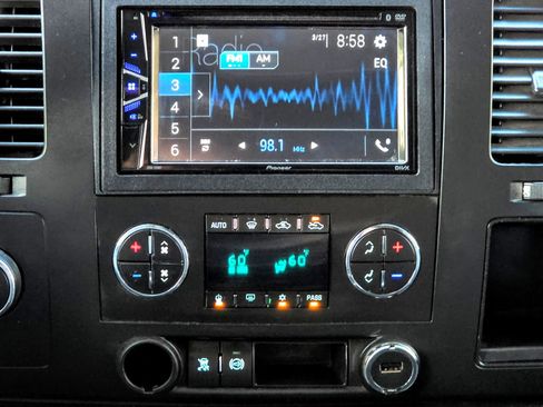 Used 2011 Chevrolet Silverado 2500 LT w/ Interior Plus Package AWD/4WD image 11
