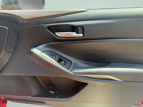 Used 2019 Toyota Avalon XLE image 9