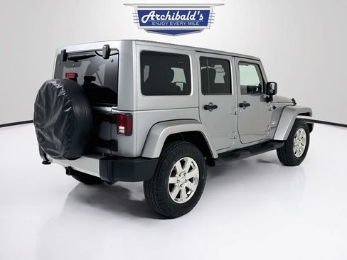 Used 2014 Jeep Wrangler Unlimited Sahara w/ Connectivity Group AWD/4WD image 8