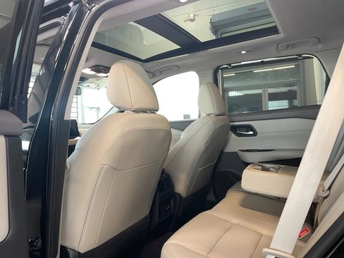 Used 2024 Nissan Rogue SL w/ SL Premium Package image 7