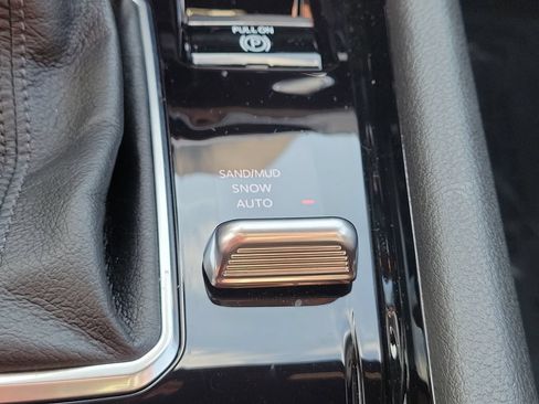 Certified 2025 Jeep Compass Limited AWD/4WD image 29