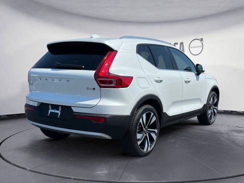 Used 2025 Volvo XC40 B5 Plus w/ Protection Package Premier image 5
