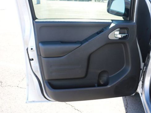 Used 2016 Nissan Frontier SV image 11