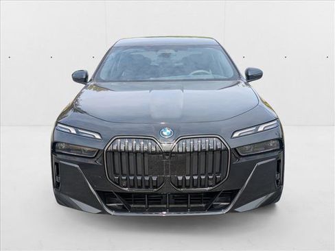 New 2026 BMW 750e xDrive image 5