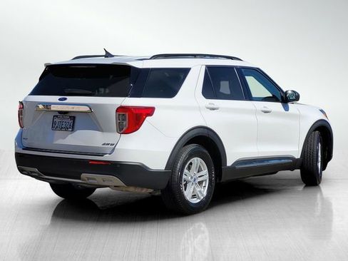 Certified 2023 Ford Explorer XLT w/ Equipment Group 202A image 4