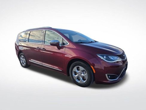 Used 2018 Chrysler Pacifica Limited image 45