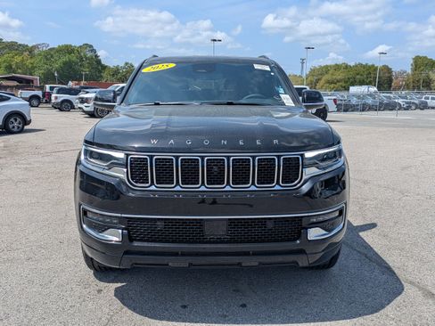 Used 2025 Jeep Wagoneer 4WD w/ Convenience Group I image 9