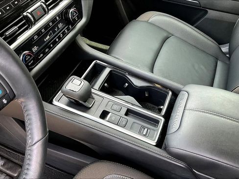 Used 2024 Nissan Pathfinder SL FWD image 18