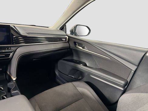 Used 2025 Toyota Camry LE w/ Convenience Package image 25