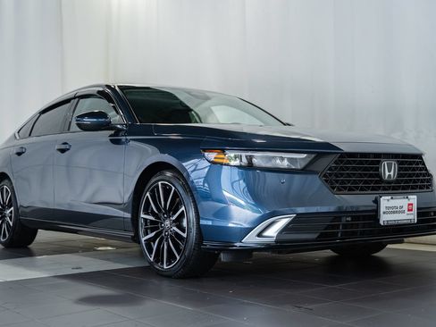 Used 2025 Honda Accord Touring image 1