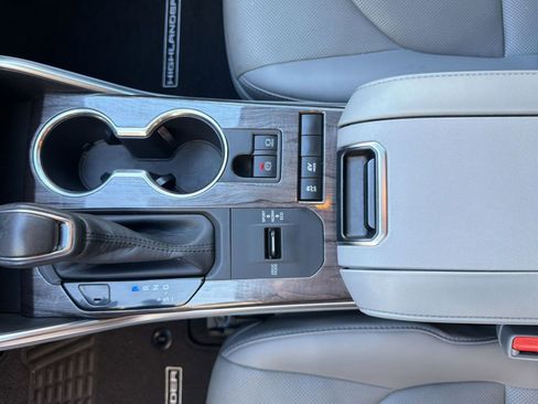 Used 2020 Toyota Highlander Limited image 23