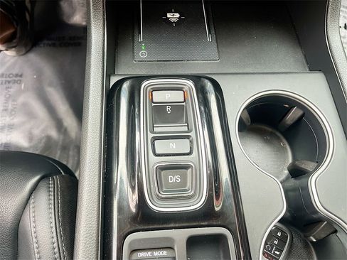 Used 2025 Honda Pilot Touring image 17