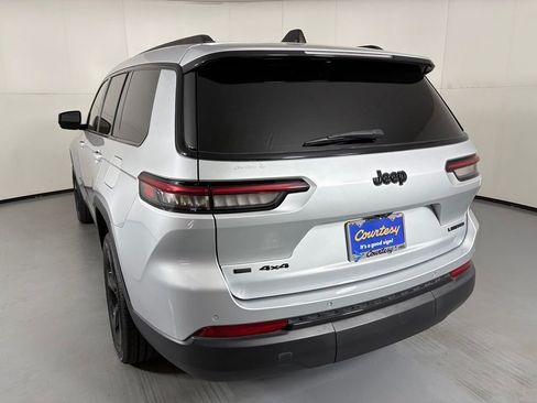 Used 2023 Jeep Grand Cherokee L Limited w/ Black Appearance Package AWD/4WD image 6