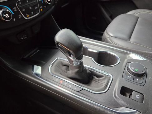 Certified 2023 Chevrolet Traverse LT w/ LT Premium Package FWD image 34