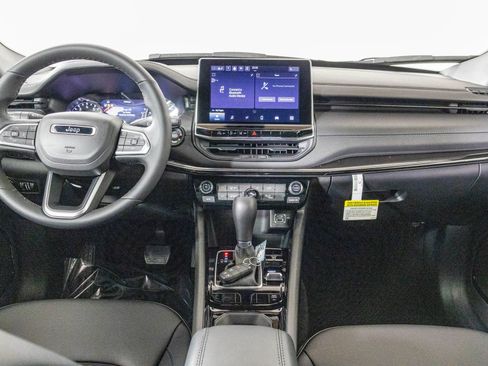 New 2026 Jeep Compass Latitude image 20