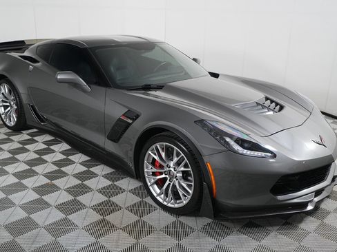Used 2016 Chevrolet Corvette Z06 w/ 3LZ Preferred Equipment Group RWD image 3