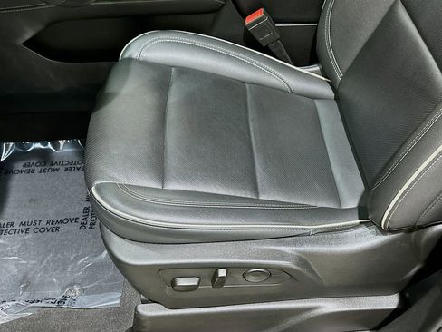 Used 2025 GMC Yukon Elevation image 20