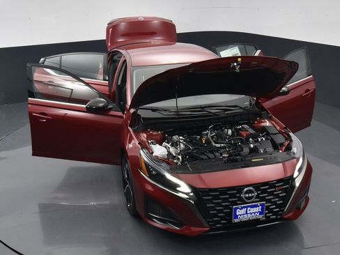 Certified 2025 Nissan Altima 2.5 SR image 39