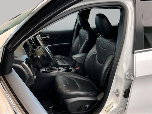 Used 2020 Jeep Cherokee Limited FWD image 8